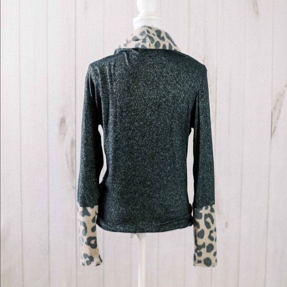 Harmony- black and animal print pullover - Picture 3 of 9